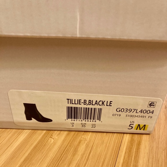 VINCE Black Leather Tillie Booties - Picture 9 of 14